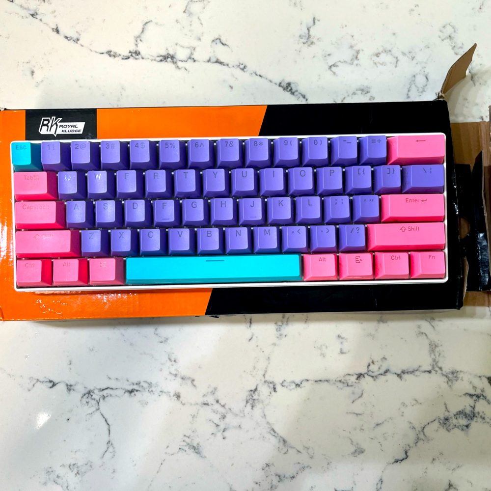 Gaming Keyboard w/ Additional Set of Keycaps